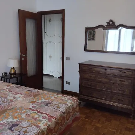 Appartamento Trilocale Con Box Comoda Al Mare E Negozi *